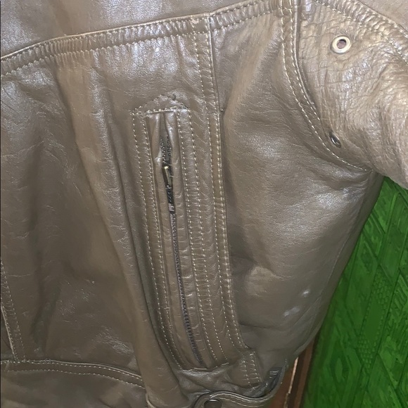 Heavy leather jacket - Picture 6 of 11